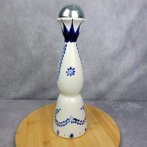Clase Azul Tequilla Reposado‎ Empty Ceramic Decanter 15" (750ml) - Picture 3 of 9